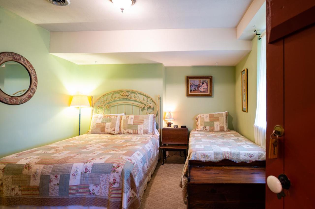 The Pines Of Dresden Bed & Breakfast エクステリア 写真