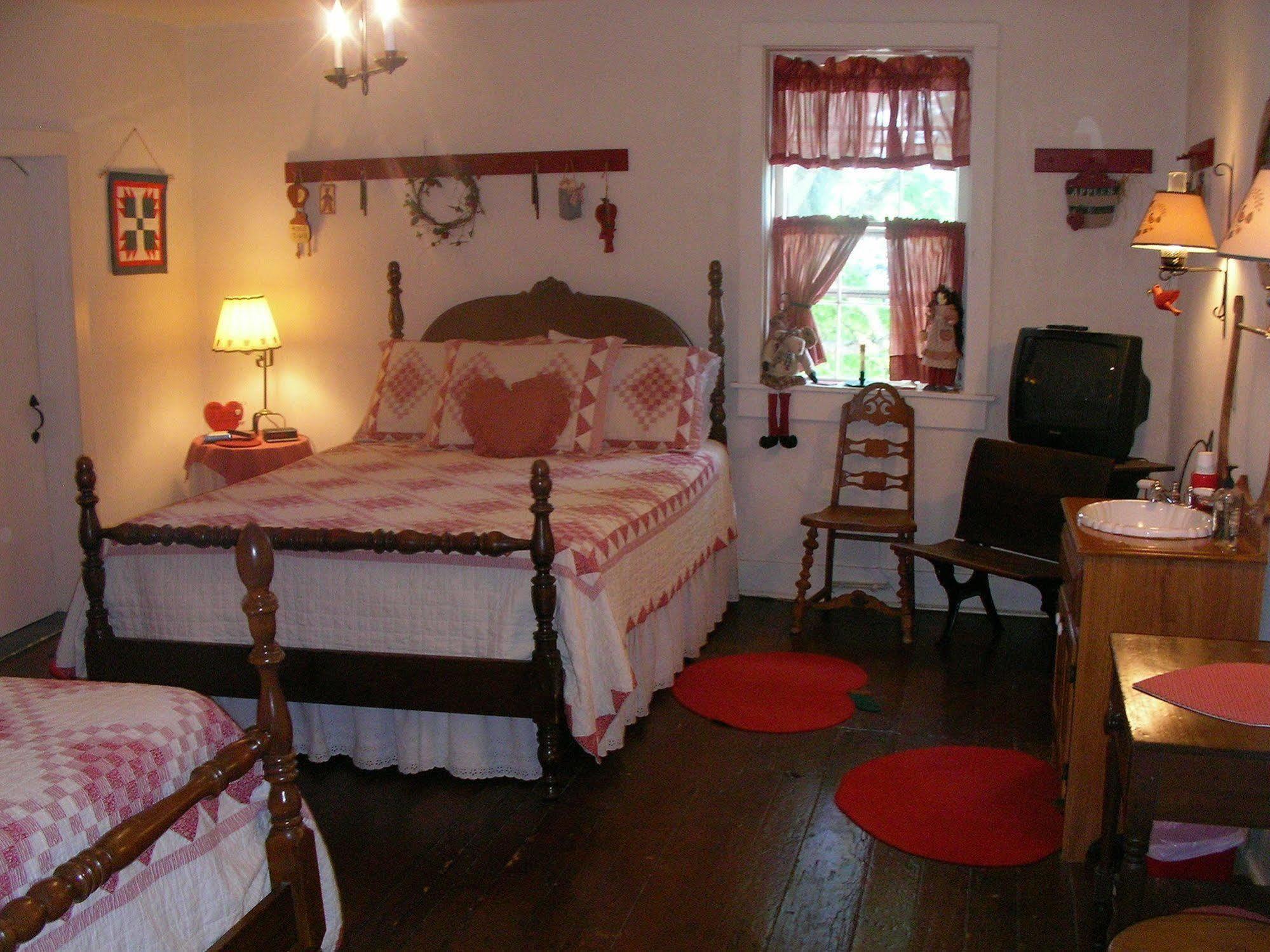 The Pines Of Dresden Bed & Breakfast 部屋 写真