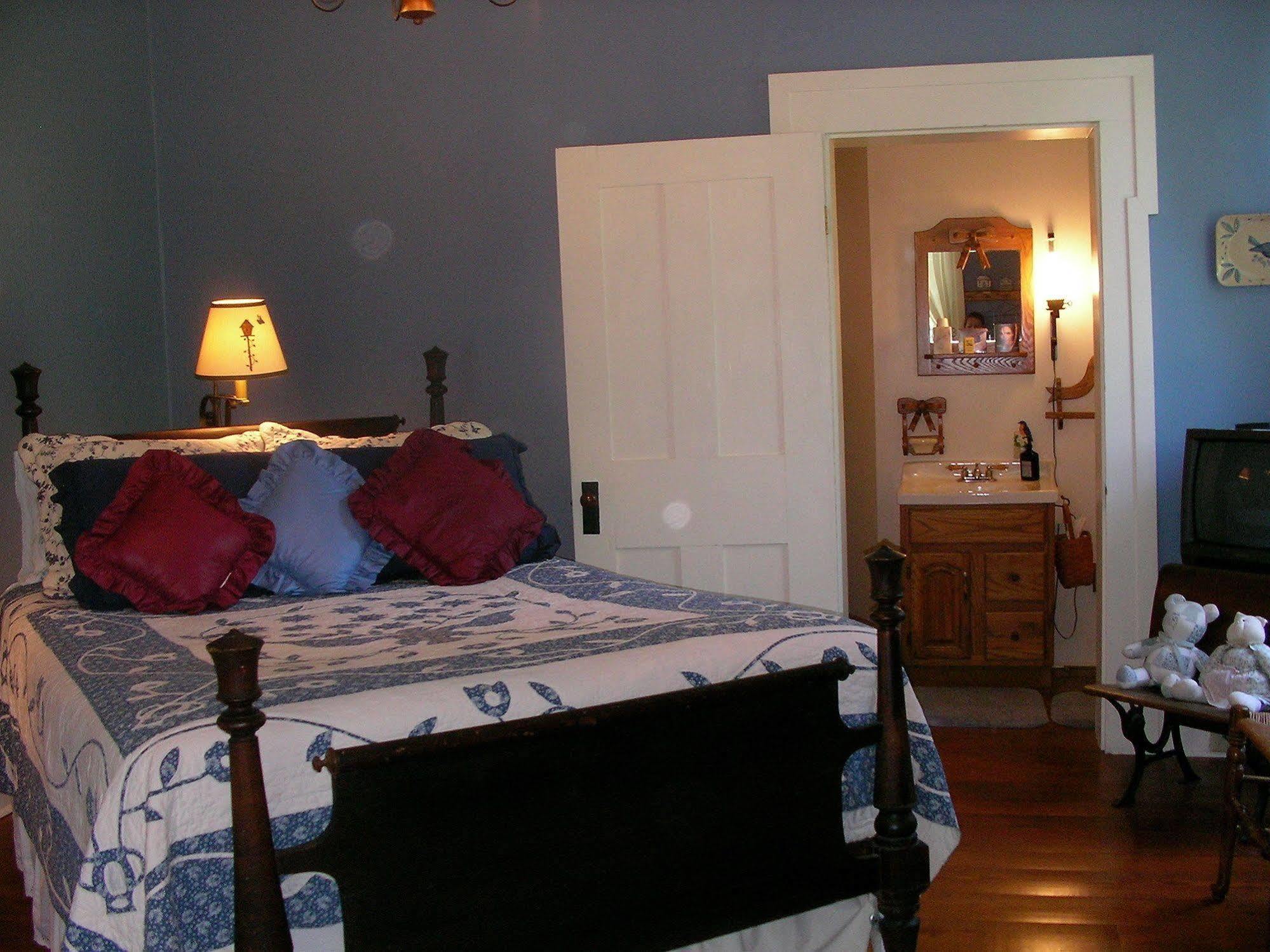 The Pines Of Dresden Bed & Breakfast 部屋 写真